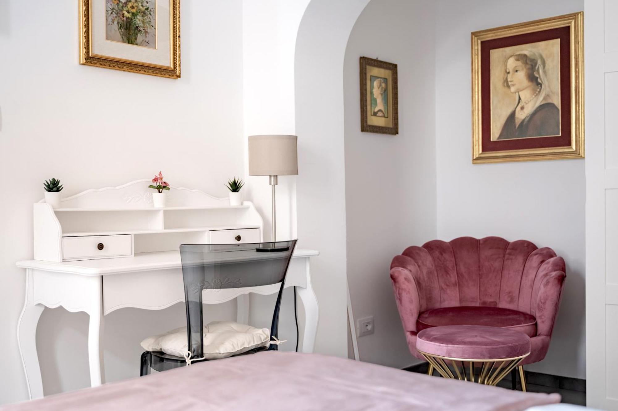 Via Ponte Alle Mosse, 19 - Florence Charming Apartments - A Chic, Newly Renovated Apartment Near Tram Leopolda, A Few Min From Downtown Bagian luar foto