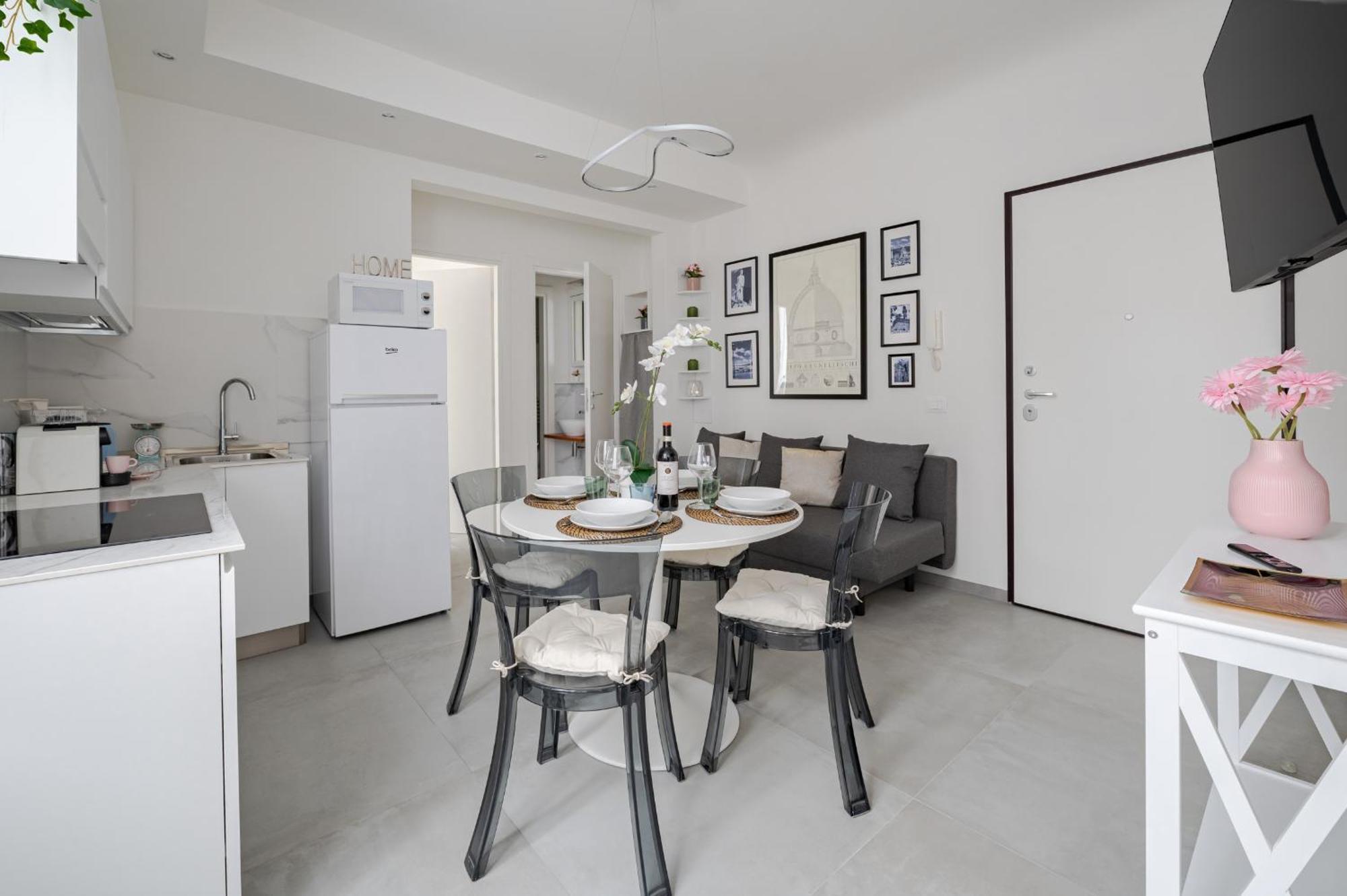 Via Ponte Alle Mosse, 19 - Florence Charming Apartments - A Chic, Newly Renovated Apartment Near Tram Leopolda, A Few Min From Downtown Bagian luar foto
