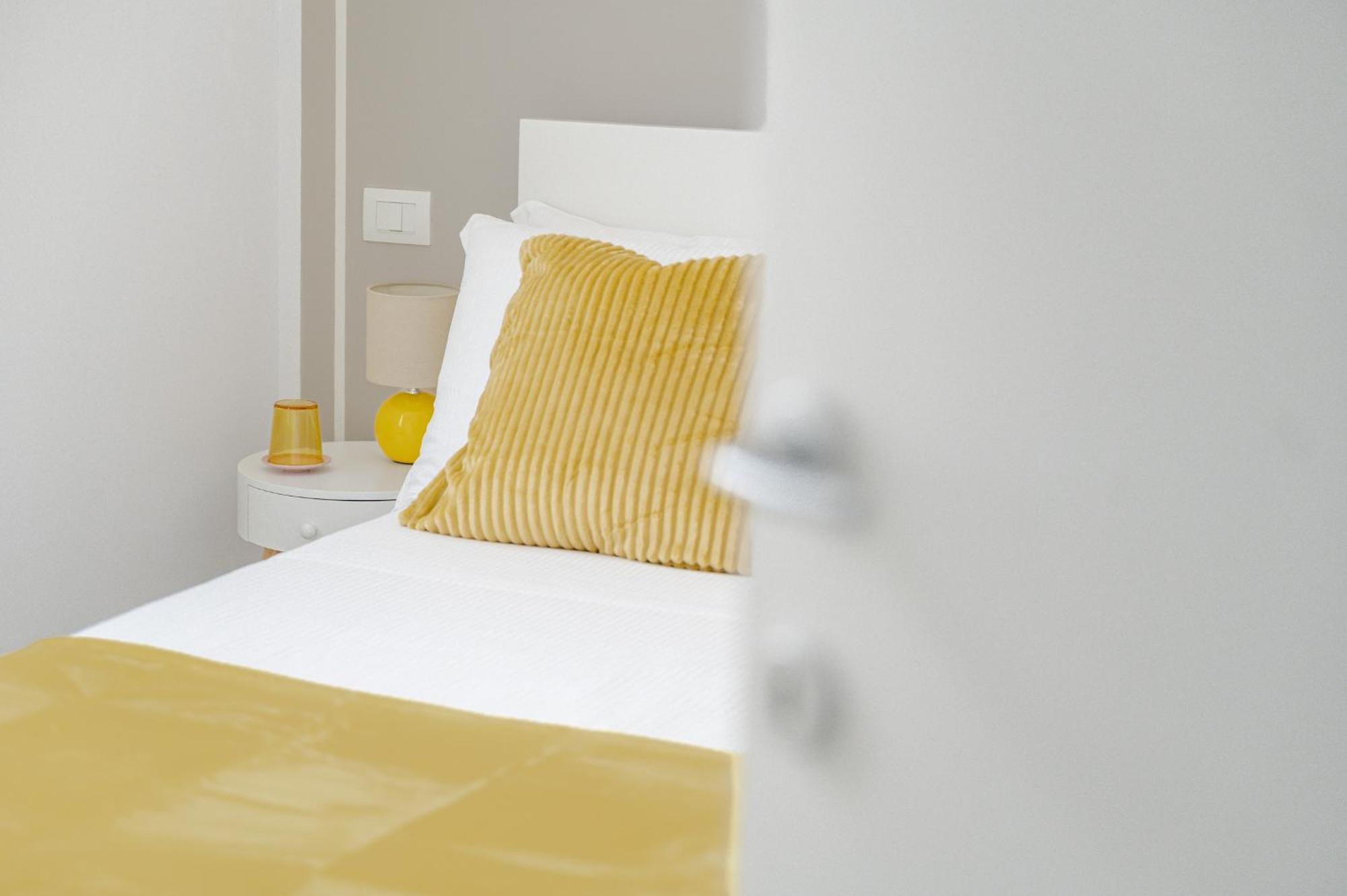 Via Ponte Alle Mosse, 19 - Florence Charming Apartments - A Chic, Newly Renovated Apartment Near Tram Leopolda, A Few Min From Downtown Bagian luar foto