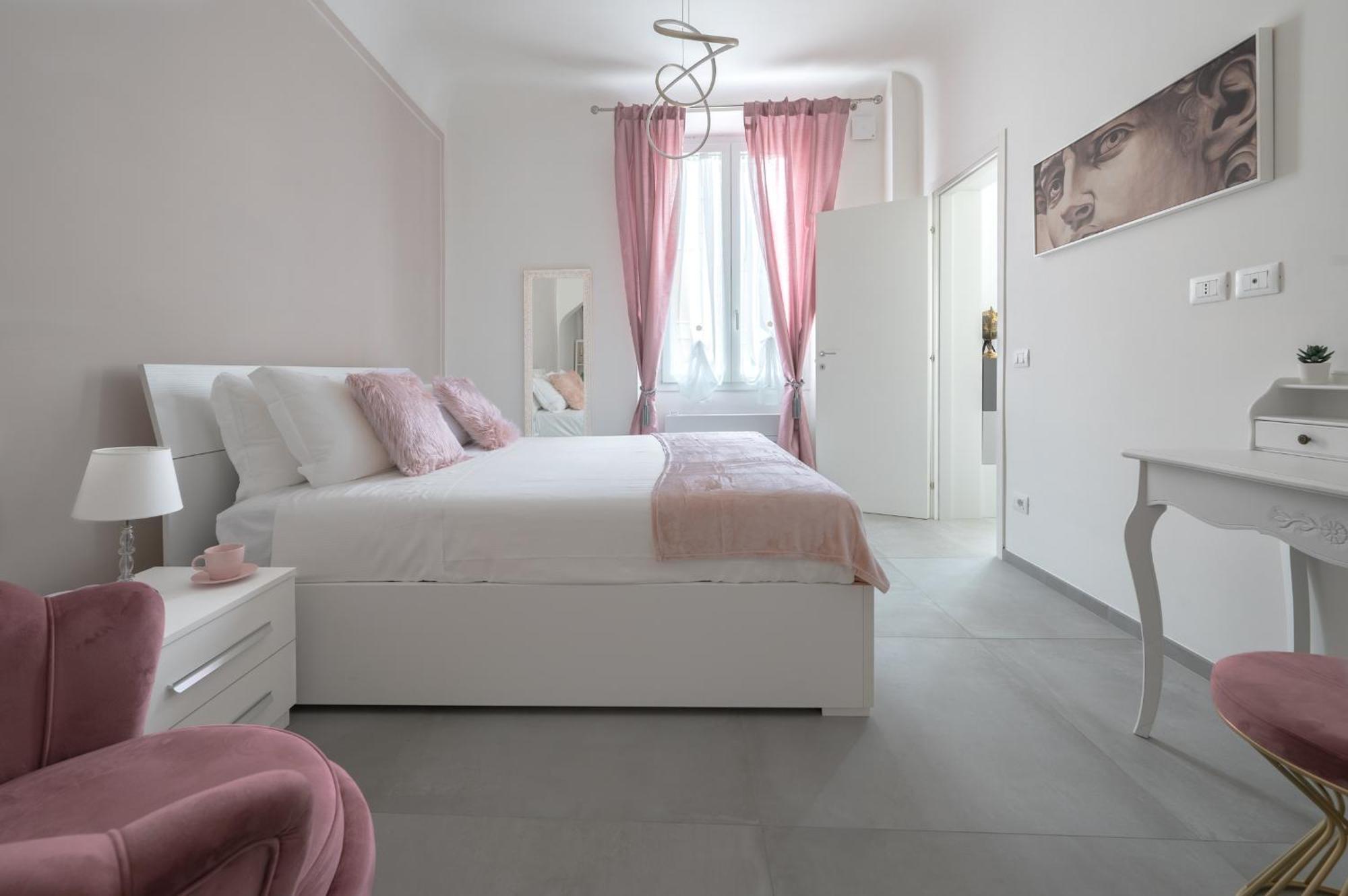 Via Ponte Alle Mosse, 19 - Florence Charming Apartments - A Chic, Newly Renovated Apartment Near Tram Leopolda, A Few Min From Downtown Bagian luar foto