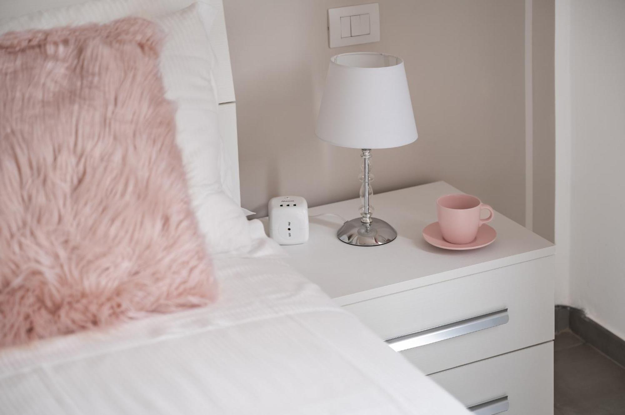 Via Ponte Alle Mosse, 19 - Florence Charming Apartments - A Chic, Newly Renovated Apartment Near Tram Leopolda, A Few Min From Downtown Bagian luar foto